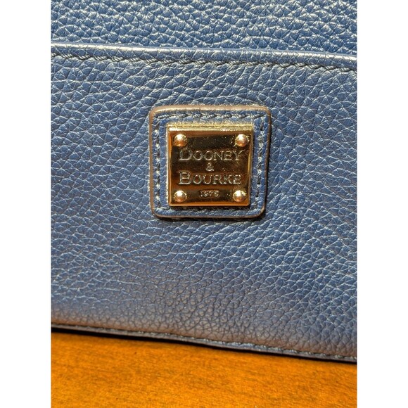 Dooney & Bourke Navy Blue Pebble Leather Crossbody Clutch Wallet EUC AUTHENTIC - Picture 2 of 9